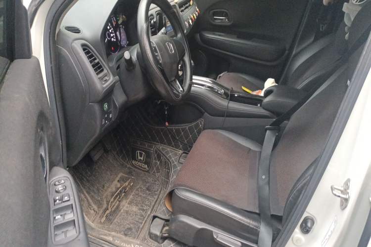 Used Honda Vezel 2022 1.5L CVT Phantom Night Pioneer Edition Driver Seat