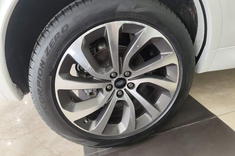 Used Land Rover Discovery Sport 2020 249 PS R-Dynamic Performance Edition Right Rear Wheel Hub