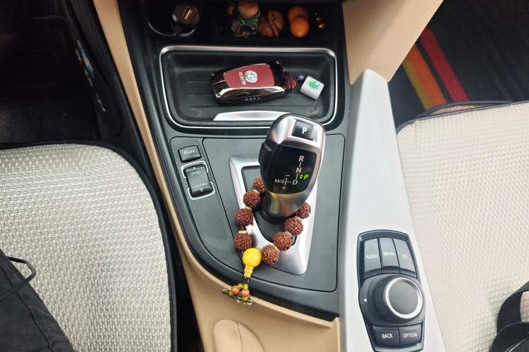 Used BMW 3 Series 2013 320i Sport Edition Gear Lever