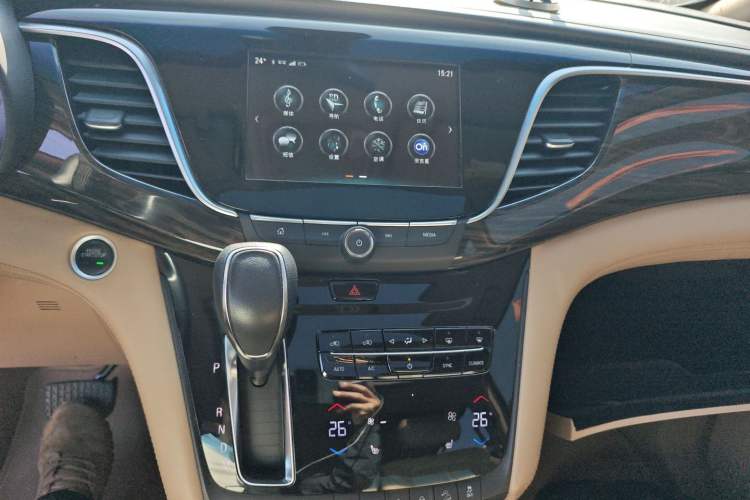 Used Buick GL8 2018 ES 28T Luxury Model China VI Standard Audio And AC Panel