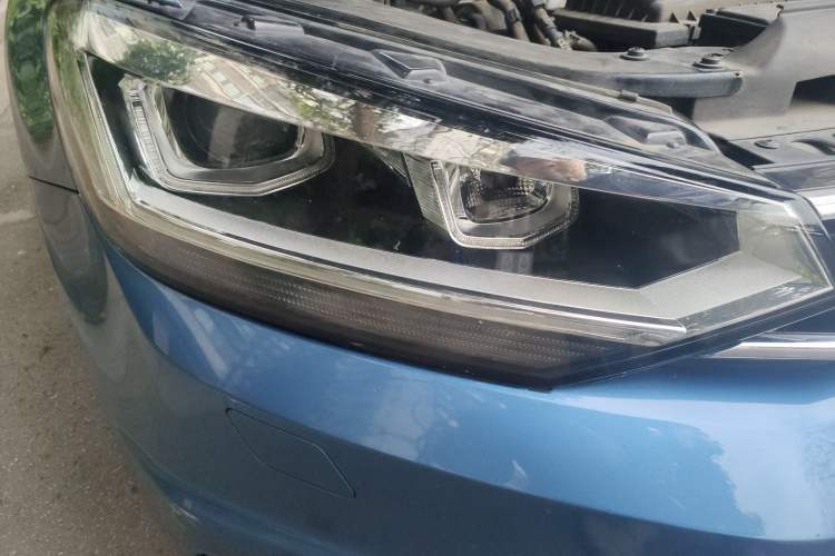 Used Volkswagen Touran 2016 Volkswagen Touran L 280TSI DSG Comfort Edition Right Front Headlight