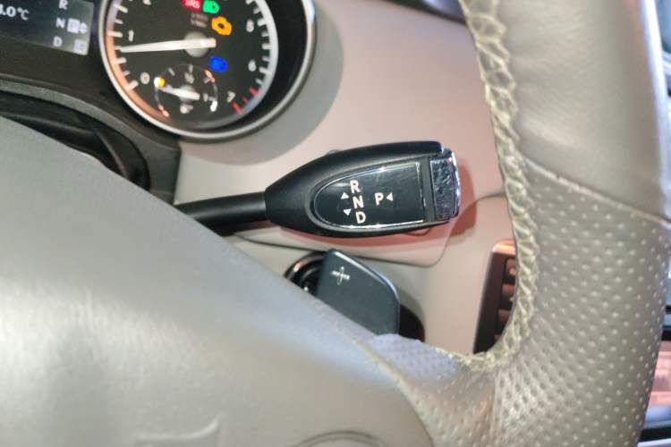 Used Mercedes-Benz R-Class 2011 R 300 L Business Model Gear Lever