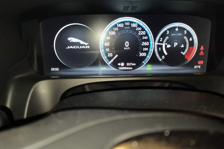 Used Jaguar XFL 2018 XFL 2.0T 250 PS Luxury Edition Odometer Close Up