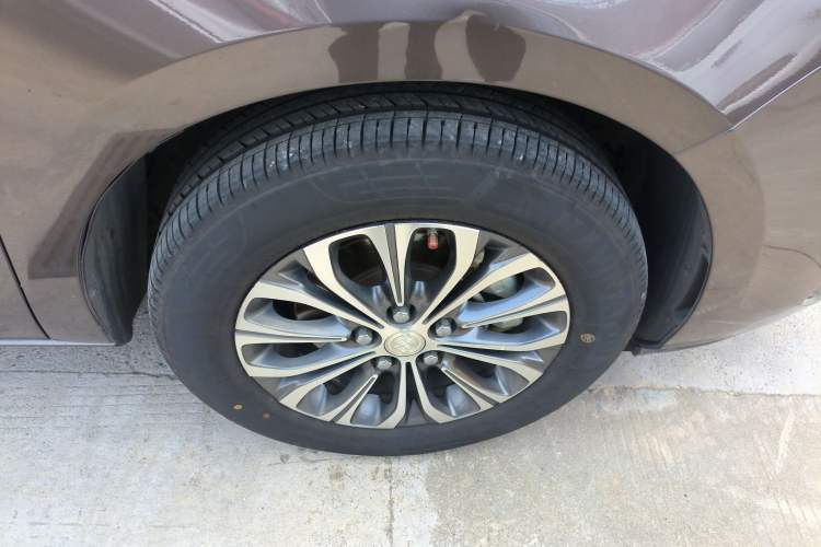 Used Buick GL8 2022 Land Cruiser Executive Class 652T Comfort Model
