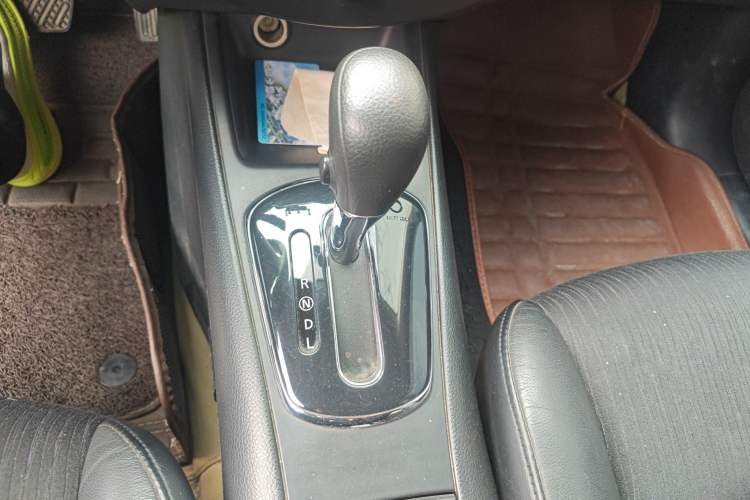 Used Nissan Tiida 2011 1.6L CVT Smart Version Gear Lever