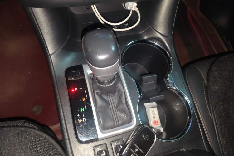 Used Toyota Highlander 2015 2.0T Four-Wheel Drive Luxury Edition 7-Seater Gear Lever