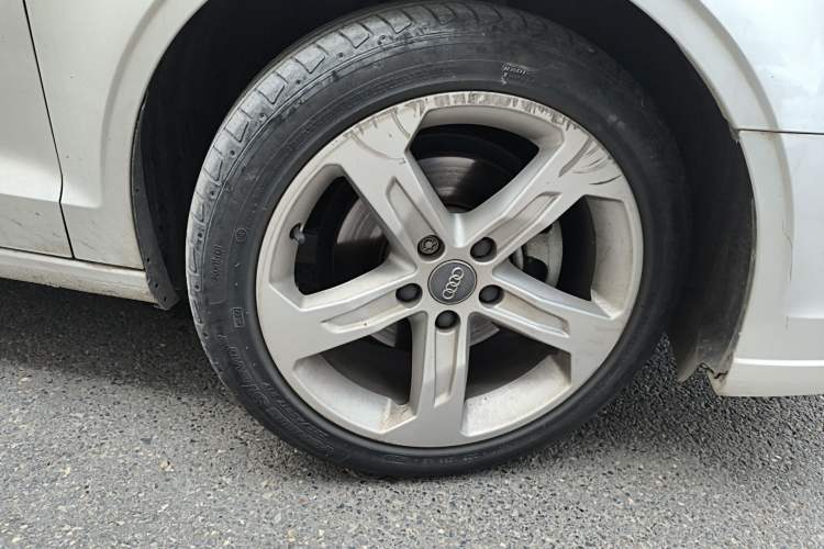 Used Audi A3 2018 30th Anniversary Edition Limousine 35 TFSI Ambition Model Right Front Wheel Hub