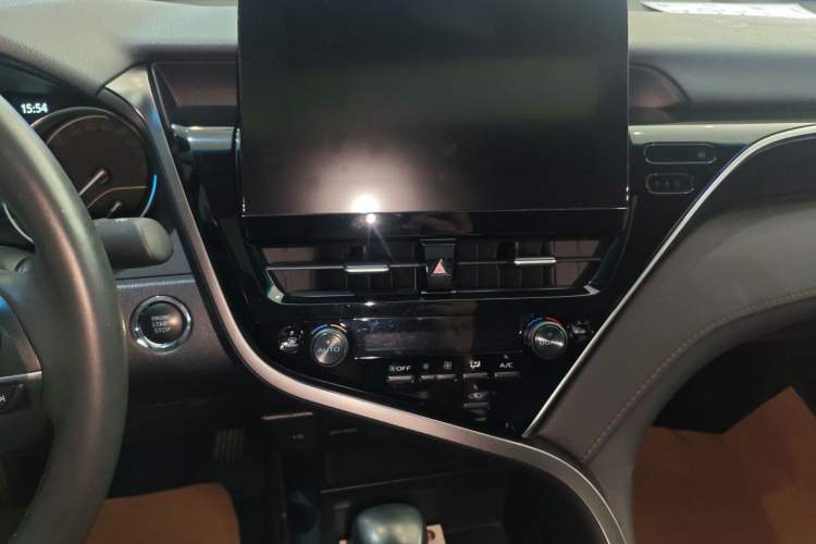 Used Toyota Camry 2021 2.0G Luxury Edition
