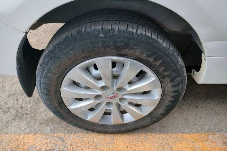 Used Jinbei Gold Hiace 2023 1.5L Passenger Vehicle Engineering Lion 9 Seats
