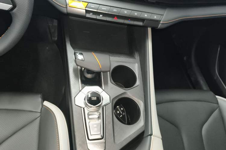 Used CHANGAN UNI-V 2023 1.5T Prestige Model
