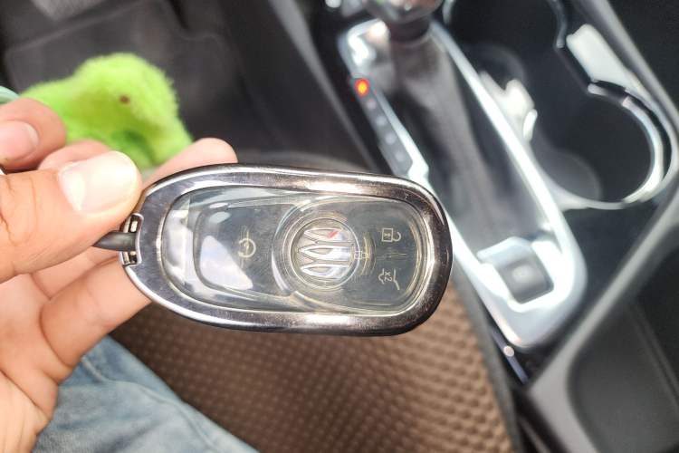 Used Buick Encore PLUS 2023 Smart Fun Edition Vehicle Key