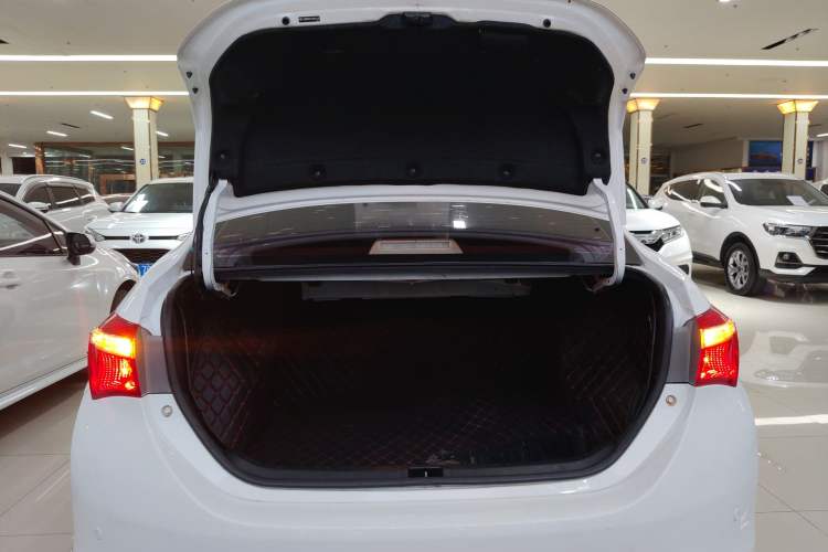 Used Toyota Corolla 2014 1.6L CVT GL-i Trunk