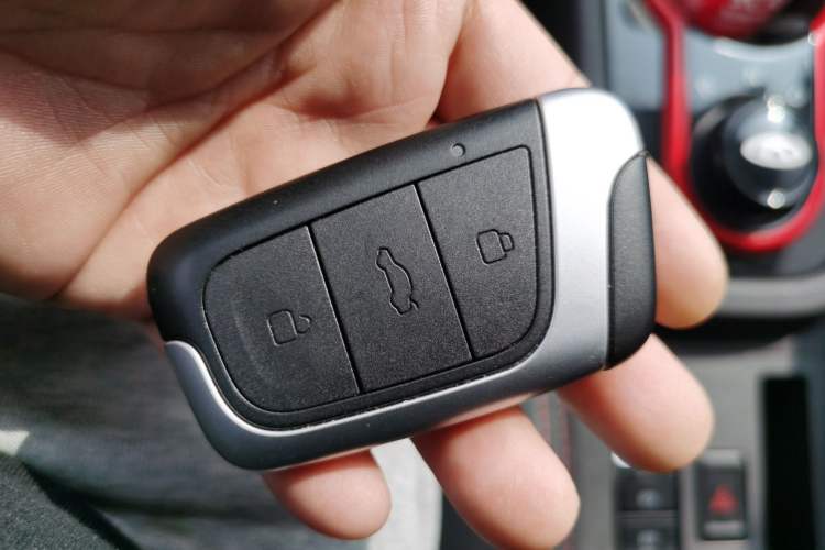 Used Chery QQ Little Ant 2022 Revised Version 2 Sweet Pink Edition Full-Sugar Version 30.6 kWh 30 kW 301 km Vehicle Key