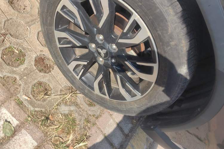 Used Mitsubishi Outlander 2019 2.4L 4x4 Zhi Xiang Edition 7 Seats China V Emission Standard