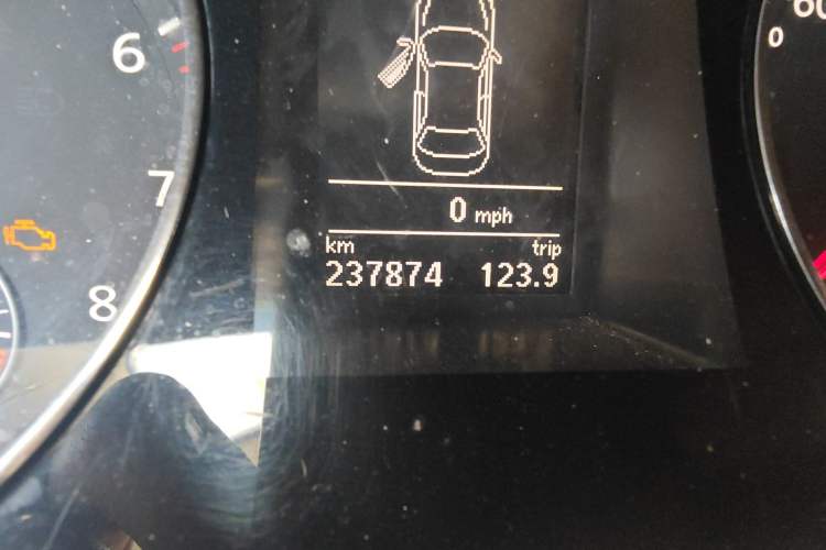 Used Volkswagen Magotan 2012 Revised Version 1.8TSI Leading Edition Odometer Close Up