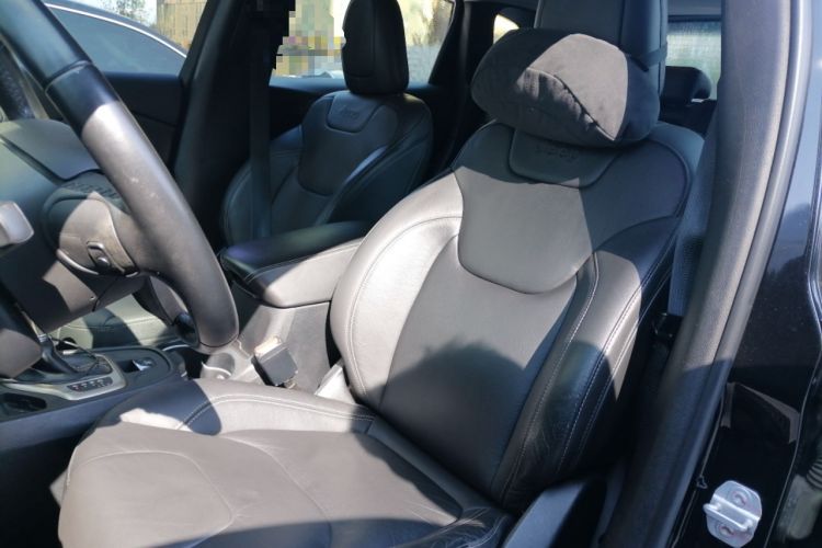 Used Jeep Cherokee 2017 2.0L Superior Edition Left Front Seat