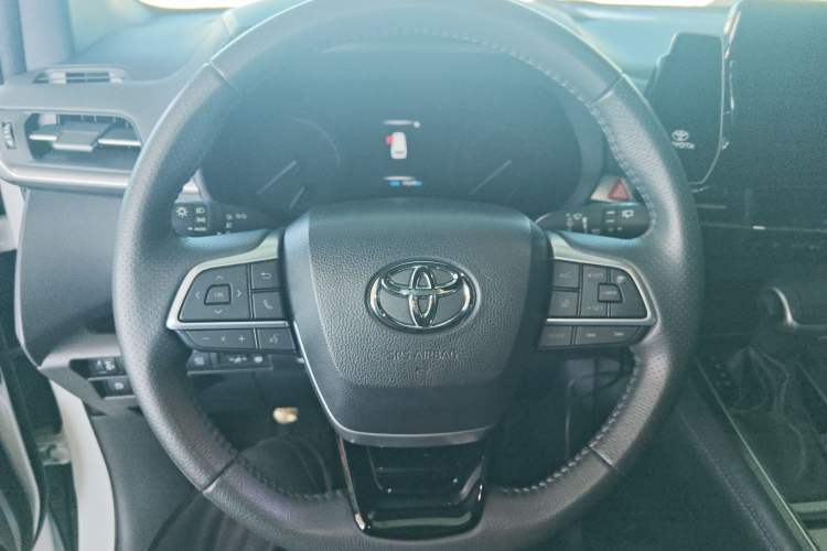 Used Toyota Sienna 2024 2.5L Hybrid Four-Wheel Drive Prestige Edition
