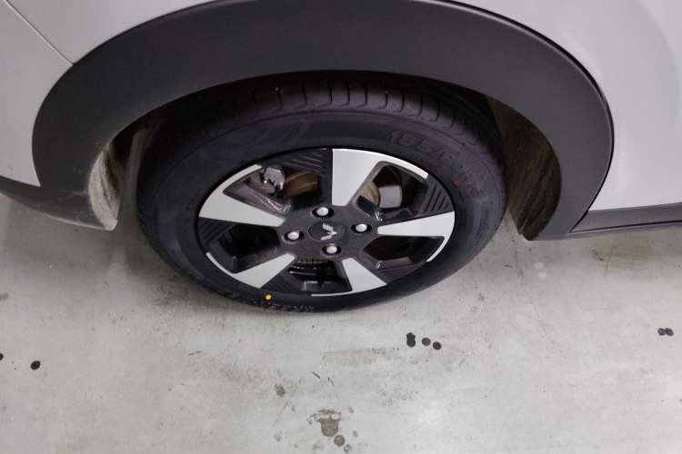 Used Wuling Bingo PLUS 2024 330 km Range Five-Seater Version
