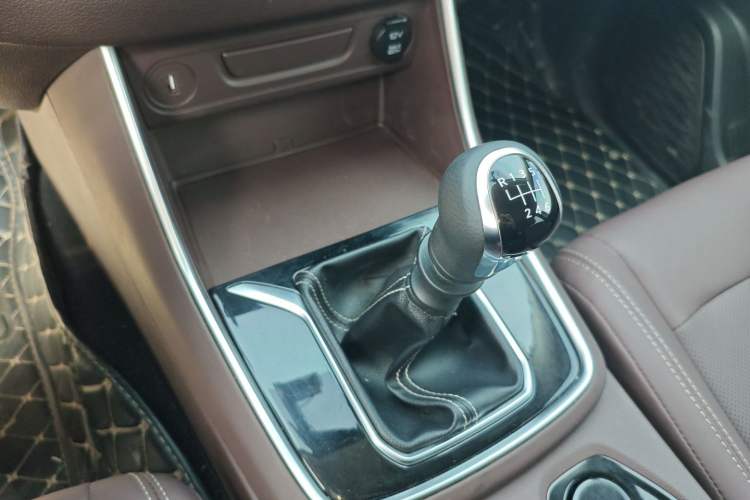 Used Dongfeng Palazzo 2022 2.0T Manual Two-Wheel Drive Luxury Version