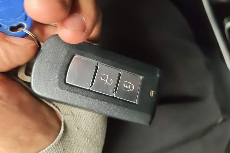 Used Mitsubishi Outlander 2018 2.0L Two-Wheel-Drive Jiale Edition 7-Seater Vehicle Key