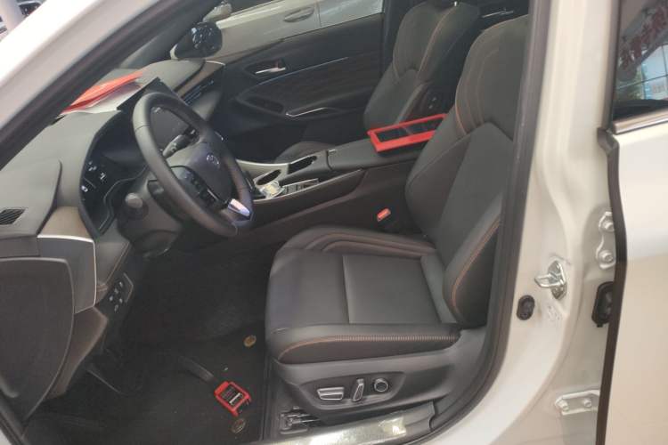 Used Toyota Avalon 2024 Dual-Engine 2.5L XLE Premium Edition Left Front Seat