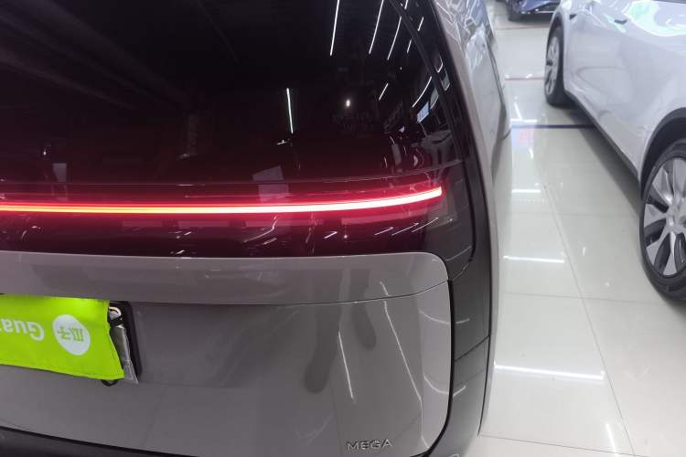 Used Li Auto MEGA 2024 Ultra Model
