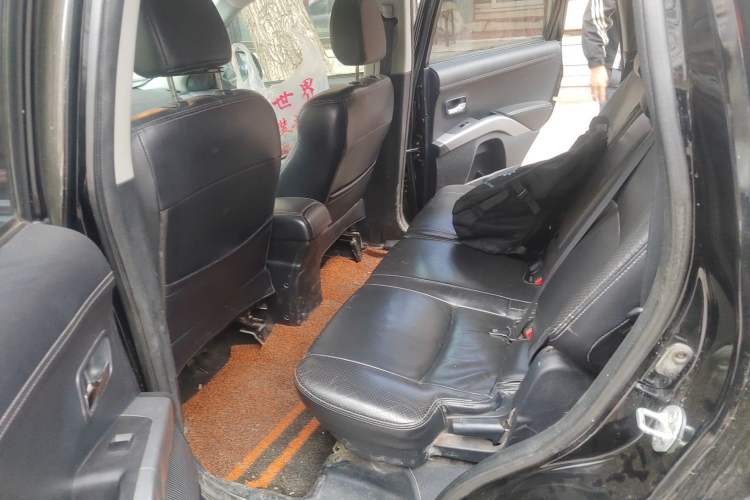 Used Mitsubishi Outlander 2011 Kijang 2.0 Urban Edition Left Rear Seat