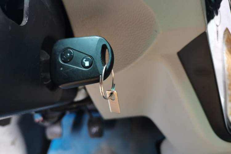 Used Jinbei New Hiace X30L CNG 2023 70L CNG Wealth Edition Coach 6/7-Seater Central Air-Conditioned Version SWCC15M