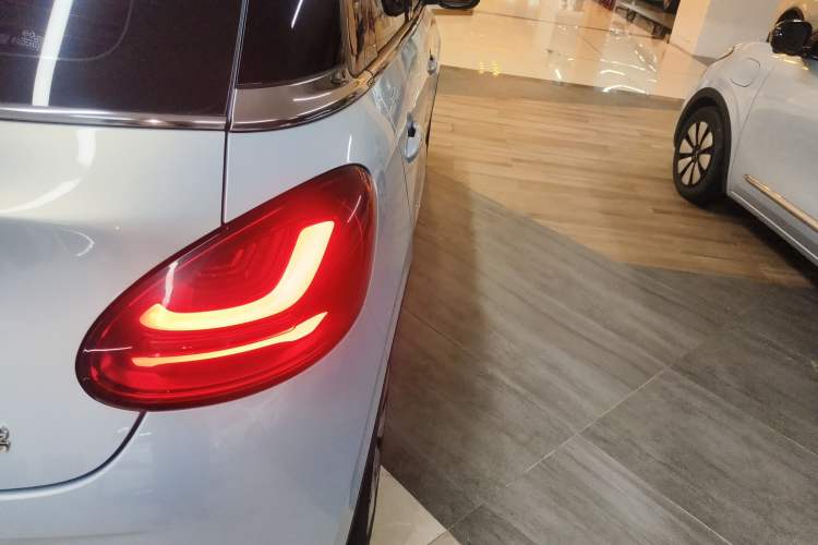 Used Wuling Bingo 2025 410 km Lingxi Deluxe Edition Right Rear Taillight