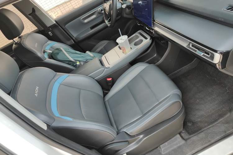 Used AION Y 2022 Plus 70 Tech Edition Right Front Seat