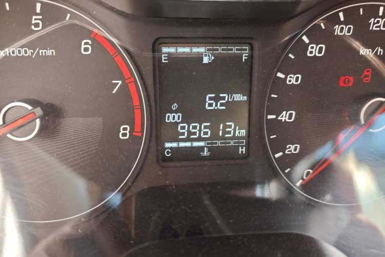 Used Baojun 310 2016 1.2L Manual Luxury Model Odometer Close Up