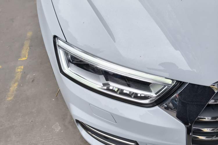 Used Audi Q3 2018 30th Anniversary Edition 30 TFSI Style Model Right Front Headlight