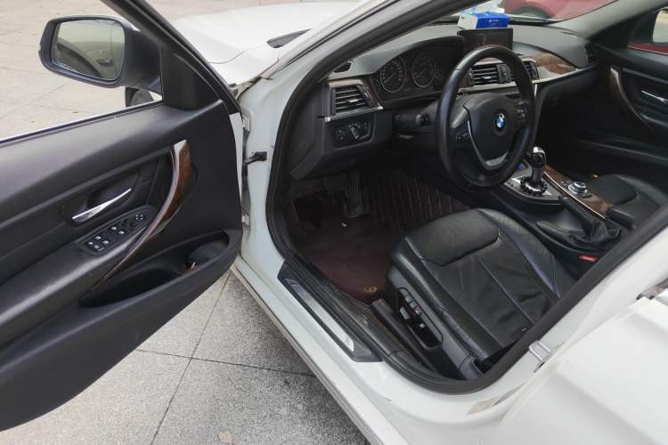 Used BMW 3 Series 2013 320Li Luxury Design Package
