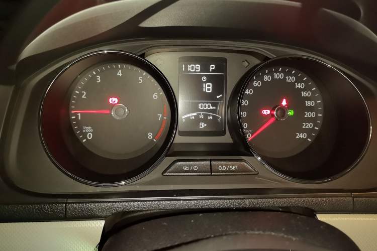 Used Volkswagen Cross Lavida 2016 1.6L Automatic Comfort Edition Instrument Cluster