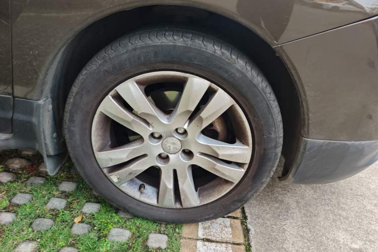 Used Peugeot 3008 2013 1.6THP Automatic Trend Edition Right Front Wheel Hub