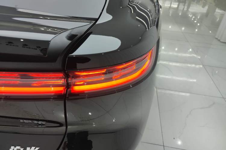 Used VOYAH PASSION 2023 Four-Wheel Drive Flagship Edition Right Rear Taillight