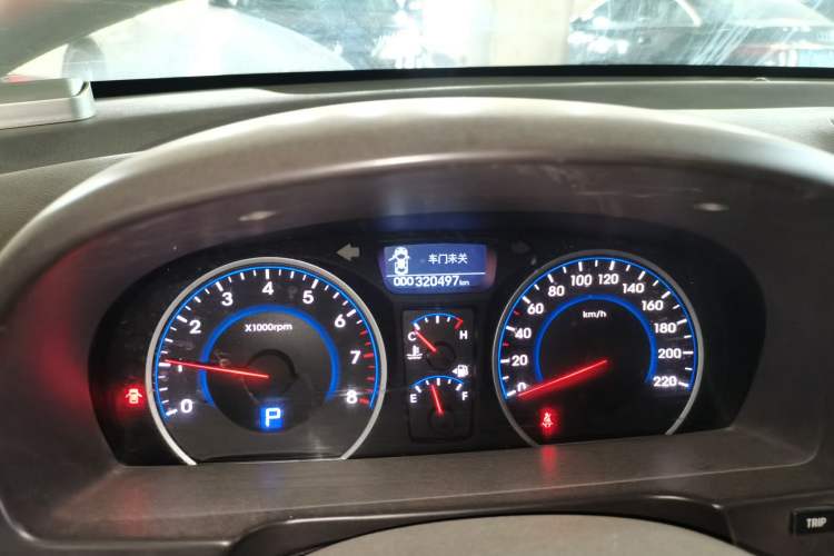 Used Hyundai Celesta 2011 1.6L Automatic Luxury Version Odometer Close Up