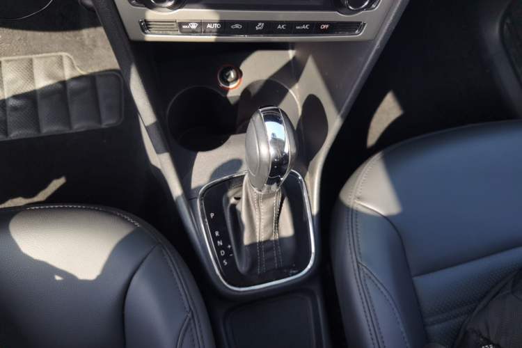 Used Volkswagen Polo 2014 1.6L Cross Polo Automatic Gear Lever