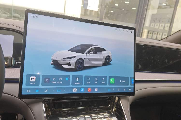 Used Denza Z9 2024 1100 km All-Wheel-Drive Ultra Version Audio And AC Panel