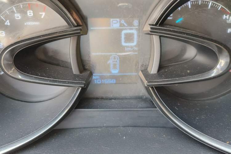 Used Dongfeng Aeolus AX7 2015 2.3L Automatic ZhiZun Version
