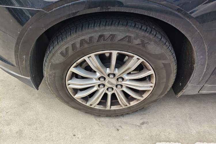 Used Cadillac XT5 2016 28T Four-Wheel Drive Tech Version Left Front Wheel Hub