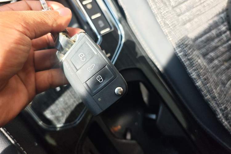 Used Volkswagen Tiguan L 2018 330TSI Automatic Two-Wheel Drive Luxury Edition Vehicle Key