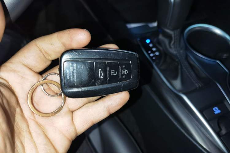 Used Toyota Camry 2021 2.0G Luxury Edition
