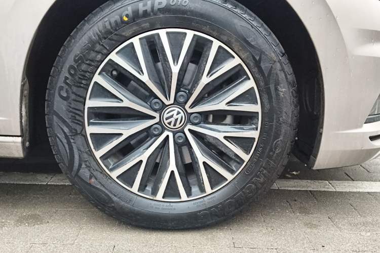 Used Volkswagen Sagitar 2019 200TSI DSG Comfort Version China VI Standard Right Front Wheel Hub