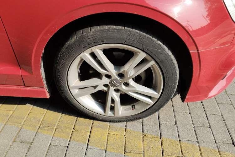 Used Audi A3 2018 30th Anniversary Edition Limousine 35 TFSI Fashion Model Right Front Wheel Hub