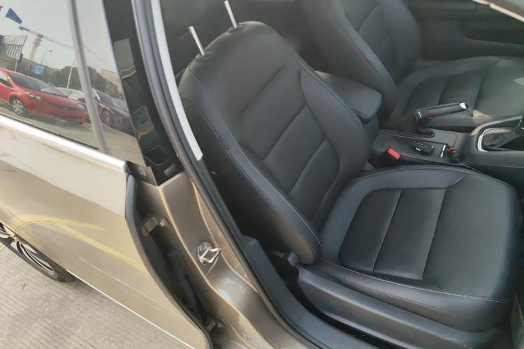 Used Volkswagen Sagitar 2017 180TSI Automatic Luxury Edition Right Front Seat