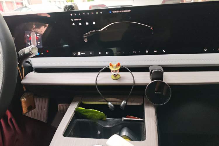 Used Geely Galaxy E8 2024 665 km Range Rear-Drive Starship Long-Range Version Audio And AC Panel