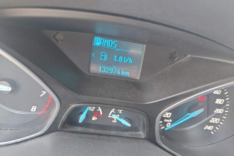 Used Ford Kuga 2015 1.5L GTDi Two-Wheel-Drive Comfort Model Odometer Close Up