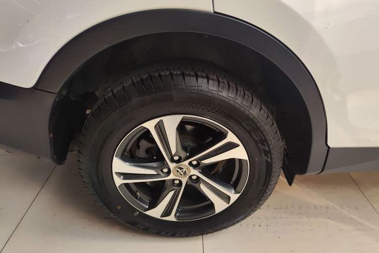 Used Toyota RAV4 2015 2.0L CVT Two-Wheel Drive Fashion Edition
