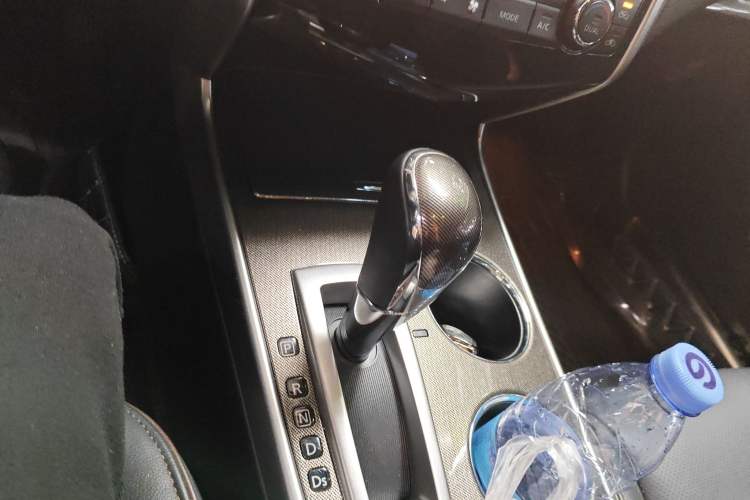 Used Nissan Teana 2014 Duke 2.5L XV Deluxe Edition Gear Lever